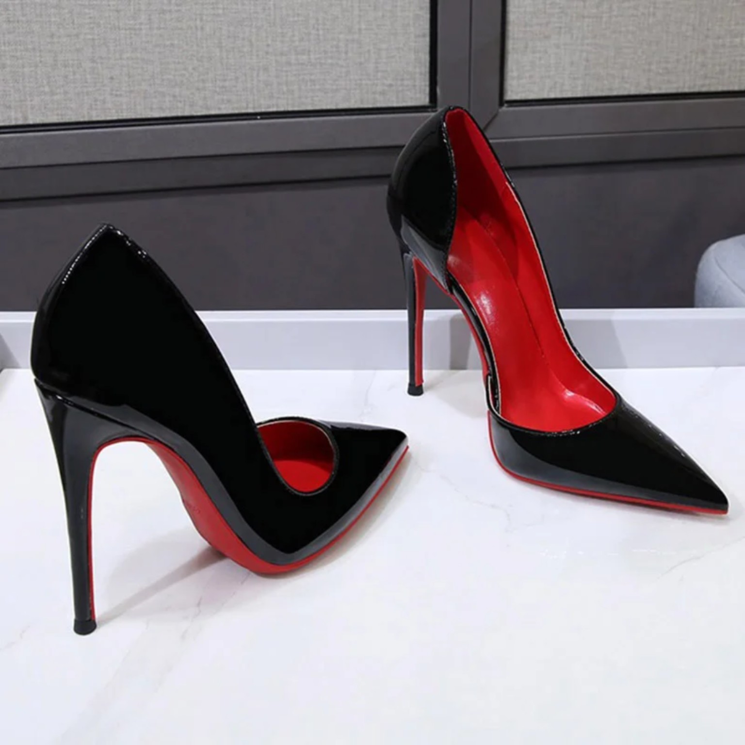 Noir Red-Sole Pointed Pumps